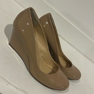 Jessica Simpson - patent nude wedges - size 8.5